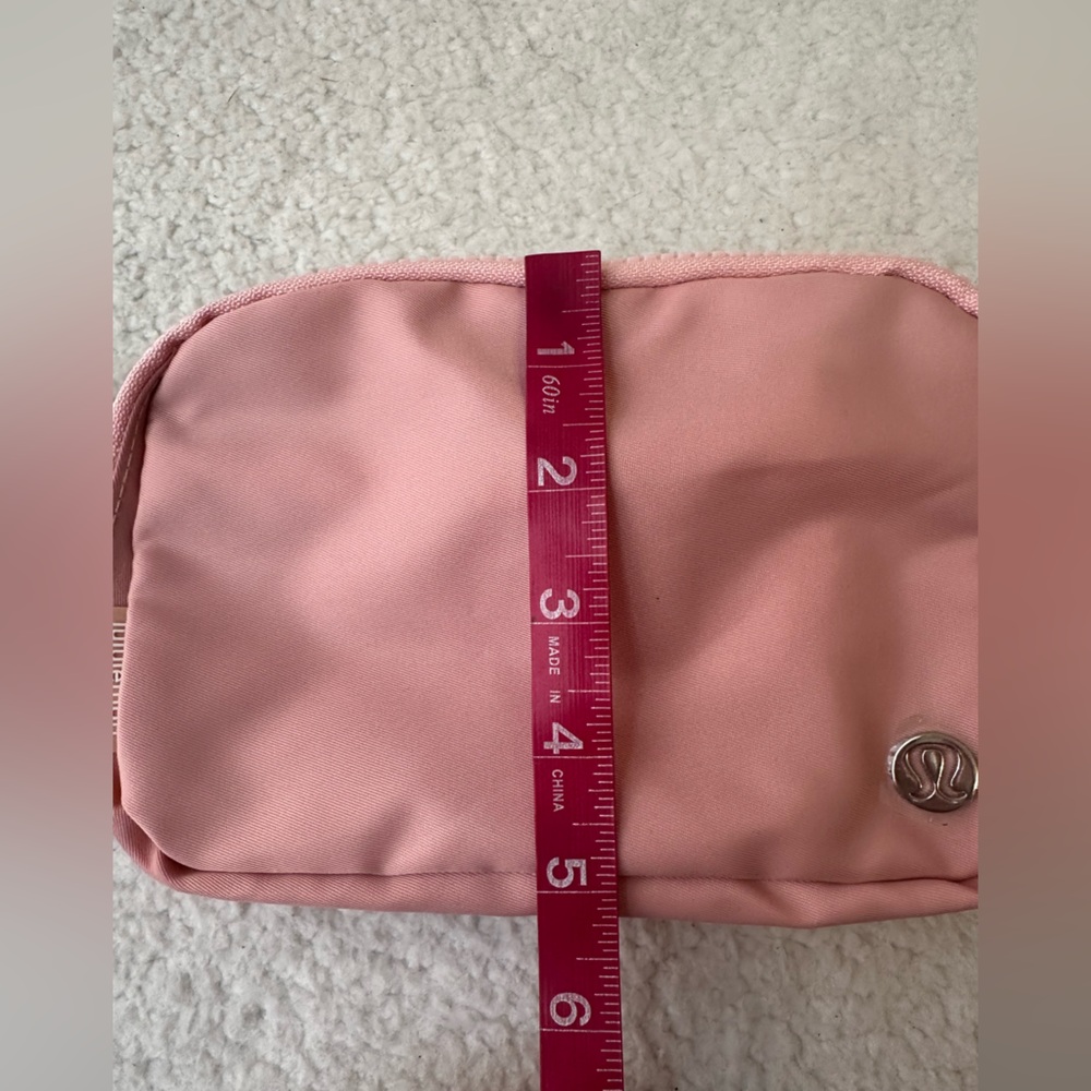 Lululemon Everywhere belt bag 1L in Deco Pink - Picture 10 of 16